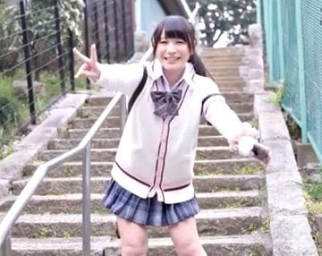 ライブ動画配信でお小遣い稼ぎするJKがAV監督とコラボった結果w