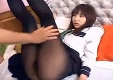 めっちゃ初々しい喘ぎ声を出すＪＫの黒タイツ破って生ハメしたった