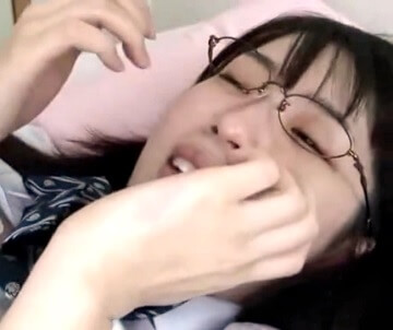 小説家志望のウブな地味子が処女喪失する瞬間はこちらです