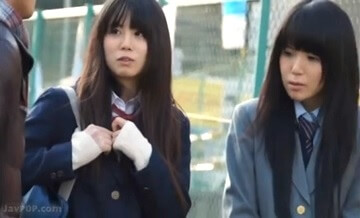 センズリ鑑賞するだけのはずが思いっきりハメられる女子校生