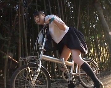 自転車のサドルに媚薬を塗られ強制発情するＪＫが変質者の餌食に