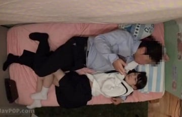 ＪＫリフレで押しに弱い女の子が強引な客にハメられちゃう