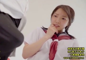 歴代の彼氏が全員デカチンで毎日ガンガン突かれないと満足できないＪＫ