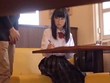 ファミレスで勉強中のメガネっ娘が媚薬を塗ったディルドを突っ込まれた結果ｗ