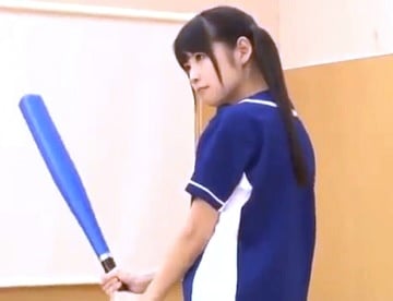 激カワ女子がフェラしながら野球対決！負けたら即ハメゲームに挑戦！