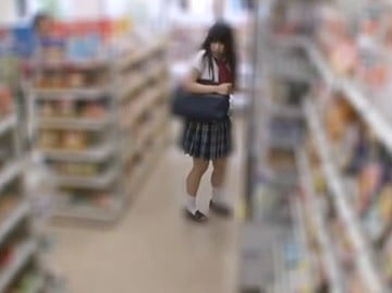 コンビニで万引きを繰り返す〇女に激怒する店長が怒涛の強硬手段に！