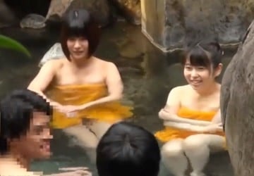 混浴温泉でイチャつくカップルが鬼畜レ〇パー集団のターゲットに！