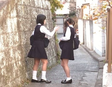 緊縛調教される親友の母親に興味を惹かれた女子校生がレズの世界に目覚めちゃう