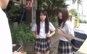 小生意気なＪＫ姉妹が母親の再婚で突然出来た冴えない中年オヤジと同居することになった結果ｗ