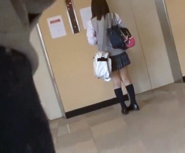 自宅マンションへ向かうエレベーターの密室で痴漢師に即ハメされる女子校生