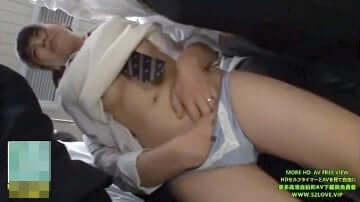 仲良し父娘が帰宅する満員電車で再会するも痴漢の加害者と被害者に…